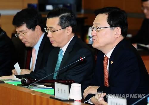 ▲ 홍석우 지식경제부 장관(위원장)이 4일 정부과천청사에서 열린 `제56차 경제자유구역위원회'에 참석해 인사말을 하고 있다. 2013.2.4  ⓒ 연합뉴스