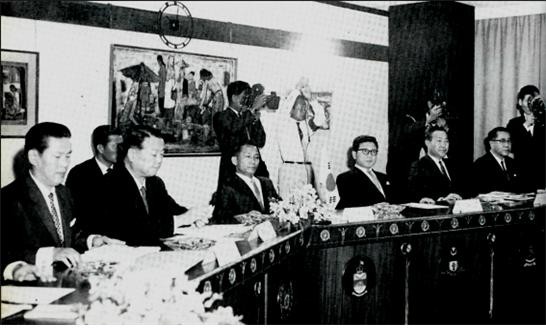 ▲ 라만 총리가 베푼 박 대통령 내외를 위한 만찬회 (1966.2.8일)ⓒ소장자 이현표.