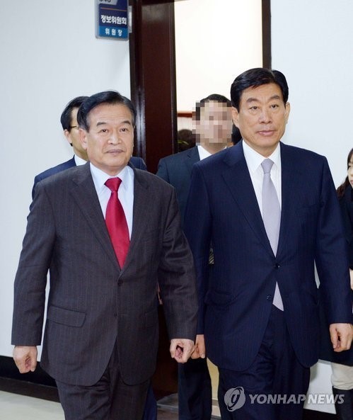 ▲ 북한이 핵실험을 강행한 12일 오후 국회 정보위원회 서상기 위원장과 원세훈 국정원장이 전체회의에 참석하려고 회의장으로 들어서고 있다. 2013.2.12 ⓒ 연합뉴스