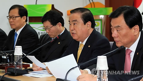 ▲ 민주통합당 문희상 비상대책위원장이 15일 서울 영등포구 중앙당 당사에서 열린 확대간부회의에서 정부조직개편 논의가 난항을 거듭하는 것과 관련해 