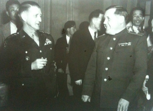 ▲ 좌우합작을 추진한 미소공동위원회, 미군정사령관 하지(왼쪽)와 북한의 소련 군정사령관 슈티코프.