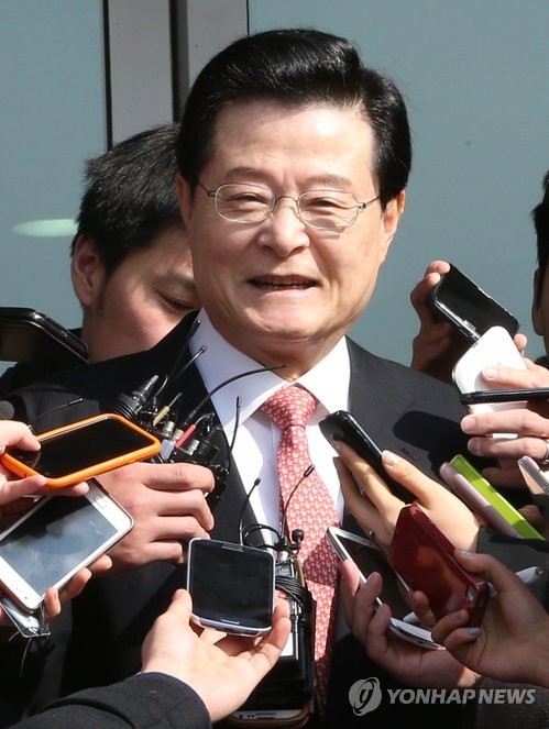 ▲ 허태열 청와대 비서실장 내정자가 18일 오전 서울 종로구 삼청동 대통령직인수위원회에서 나오며 취재진에게 소감을 밝히고 있다. ⓒ연합뉴스