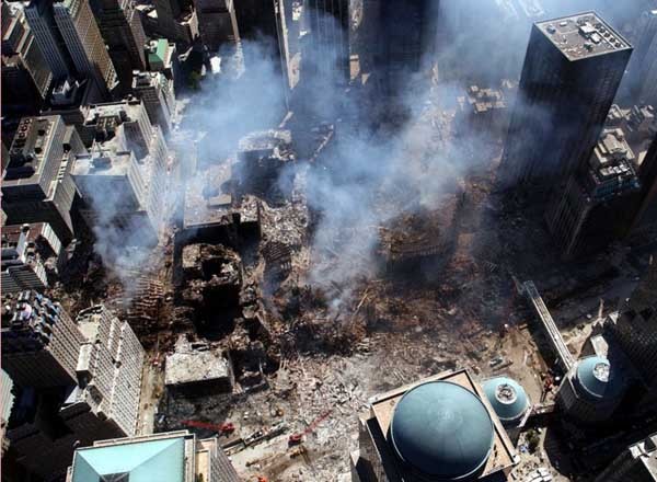 9.11테러로 사라진 세계무역센터. 이 공격으로 미국의 자존심도 무너졌다.