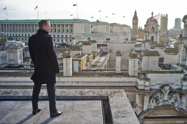 23번째 007영화 '스카이폴'의 한 장면. MI6 요원이 새로운 시대에 적응한다는 내용이다.