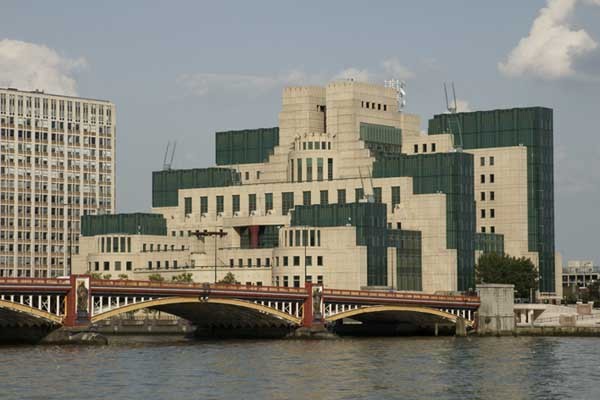 영국 해외정보기관 MI6 본부. 테임즈 강변에 있다.