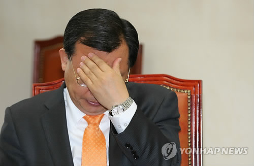 ▲ 새누리당 이정현 최고위원이 18일 오전 국회에서 열린 최고위원회의에서 생각에 잠겨있다. ⓒ연합뉴스