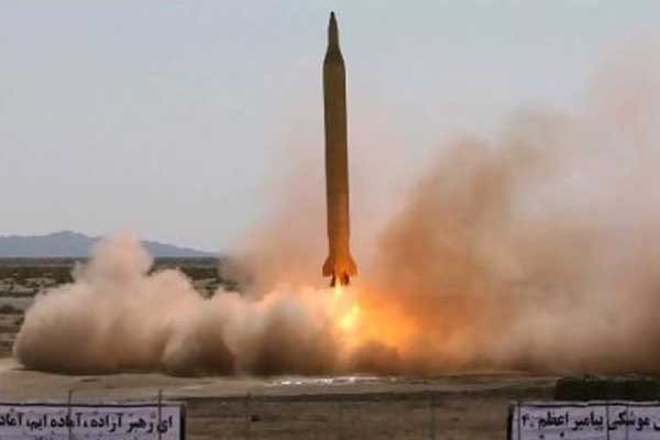 ▲ 이란의 미사일 발사 장면. 북한과의 협조로 만든 것으로 알려져 있다.