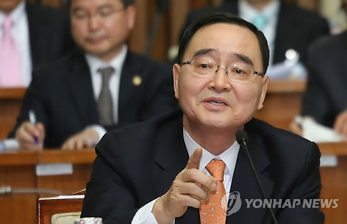 ▲ 정홍원 국무총리 후보자가 20일 오후 국회에서 열린 인사청문회에서 위원들의 질문에 답변하고 있다. ⓒ 연합뉴스