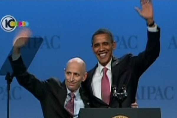 ▲ 리 로젠버그 AIPAC 회장이 오바마 대통령과 어깨동무를 하고 있다.