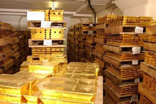 ▲ 가득 쌓인 금괴더미. 로스차일드 가문은 2000년 말까지 1kg 금괴가격을 정했다.