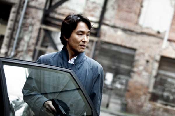 ▲ 최근 관객 600만 명을 돌파했다는 CJ영화 '베를린'의 한 장면. 한석규가 국정원 요원으로 나온다. 하지만 영화는 영화일 뿐이다.