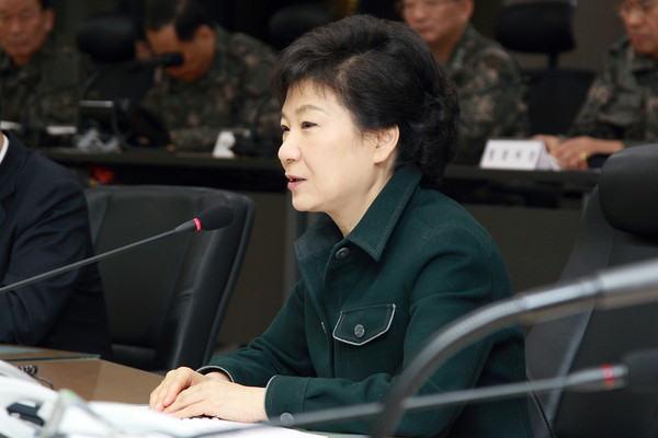 ▲ 박근혜 대통령 당선인은 22일 합동참모본부를 찾아 군 안보태세를 보고 받고 있다. ⓒ 뉴데일리