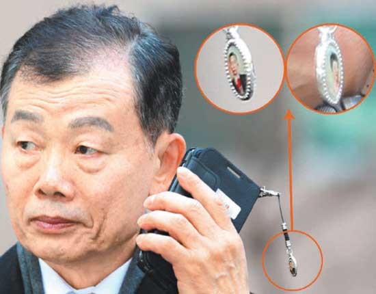 ▲ 김병관 국방장관 후보의 휴대전화 고리가 공개된 뒤 [깡통진보] 진영에서는 난리가 났다.