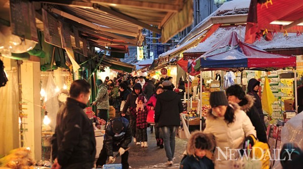 ▲ 서울 강동구에 위치한 '길동시장'. 길동시장은 주택가 인근에 약 400m 길게 늘어선 시장이다 ⓒ 정상윤