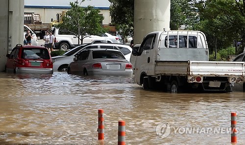 ▲ 폭우로 물에 잠긴 도로(자료사진).ⓒ 연합뉴스