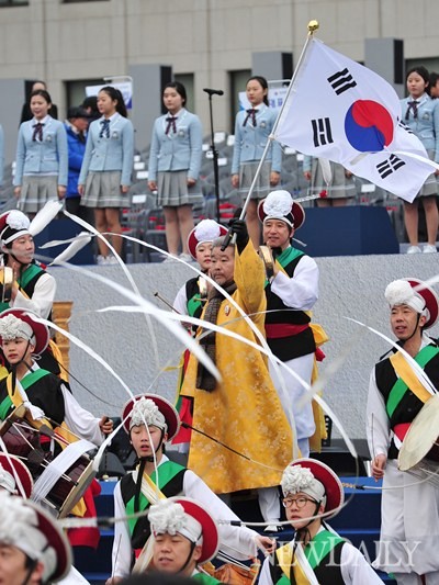 ▲ 신바람 대통합 풍물단과 김덕수씨 ⓒ 정상윤