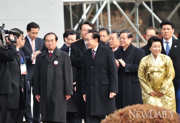 ▲ 취임식장에 입장하는 이명박 전 대통령 내외 ⓒ 정상윤