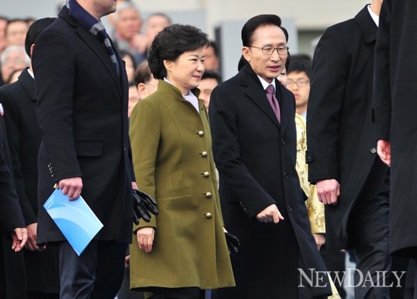 ▲ 이명박 전 대통령 환송하는 박근혜 대통령 ⓒ 정상윤