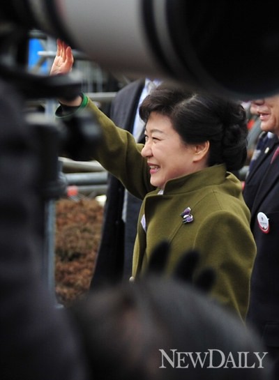 ▲ 이명박 전 대통령 환송하는 박근혜 대통령 ⓒ 정상윤