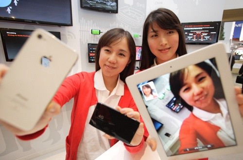 ▲ ⓒKT, 이종 LTE 간 로밍서비스 시연 성공.