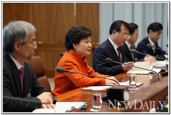 ▲ 28일 청와대에서 열린 박근혜 대통령의 첫 수석비서관회의 ⓒ 뉴데일리