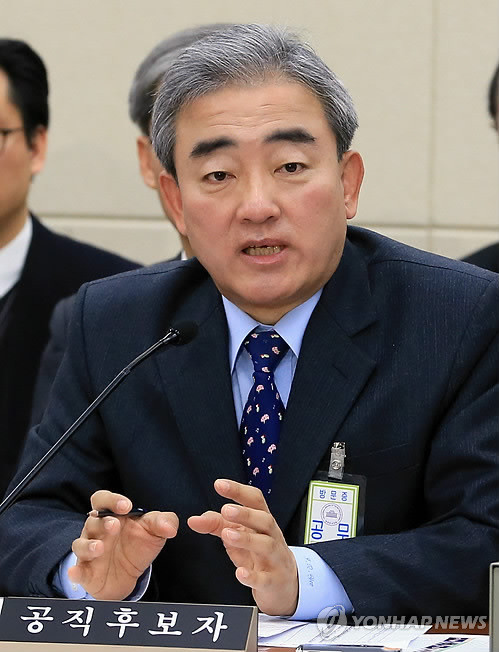 ▲ 유진룡 문화체육관광부 장관 내정자가 27일 국회 에서 열린 인사청문회에서 의원들의 질의에 답하고 있다. ⓒ연합뉴스