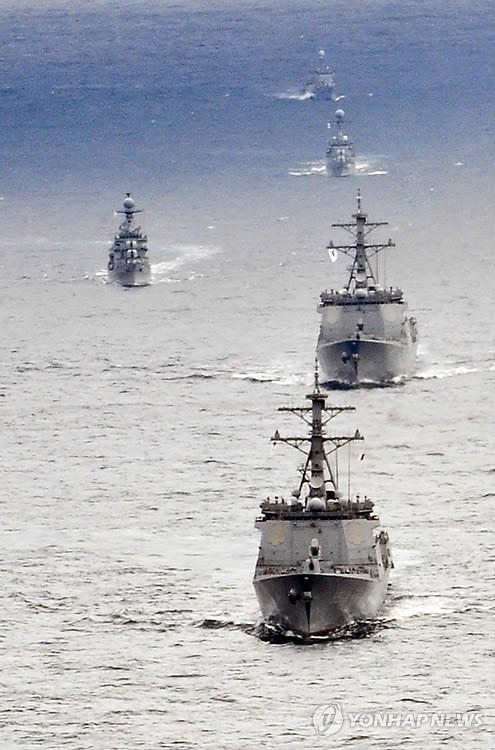 ▲ 한국 해군의 해상기동훈련(자료사진).ⓒ 연합뉴스