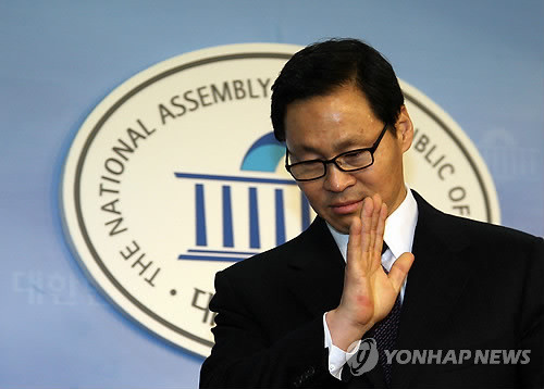 ▲ 김종훈 미래창조과학부 장관 내정자가 4일 오전 국회에서 기자회견을 마친 후 정론관을 나서고 있다. ⓒ 연합뉴스