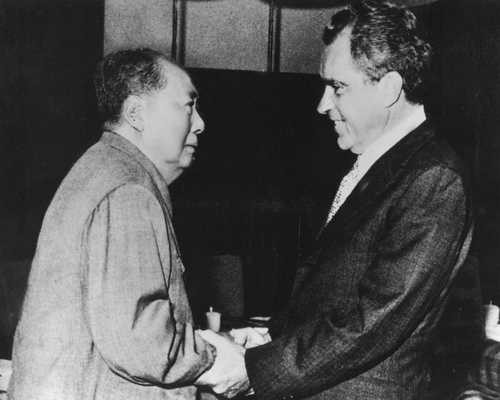 ▲ 모택동과 닉슨. 탁구교류를 앞세운 키신저의 지략에 따라 미-중 수교라는 거대한 물길이 열렸다.