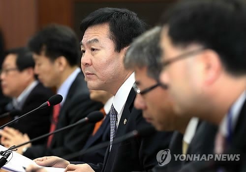 ▲ 신제윤 기획재정부 1차관이 8일 오전 서울 종로구 세종로 정부서울청사에서 열린 물가관계부처회의에서 모두발언을 하고 있다. 2013.3.8 ⓒ 연합뉴스