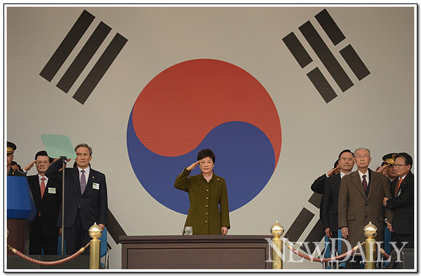 ▲ 장교 합동임관식에 참석한 박근혜 대통령 ⓒ 뉴데일리