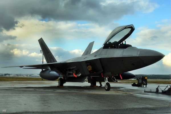 ▲ 일본 오키나와 가데나 기지에 주둔 중인 F-22 랩터 스텔스 전투기.