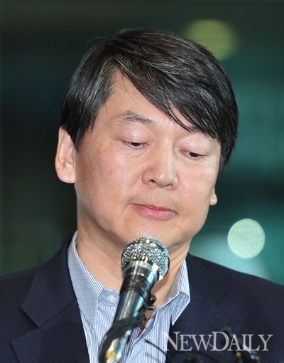 ▲ 안철수 전 교수를 취재하기 위해 모인 취재원들과 지지자들 ⓒ 정상윤