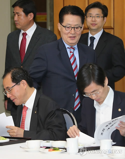 ▲ 저축은행 두 곳으로부터 8천만원을 받은 혐의로 불구속된 민주통합당 박지원 의원 ⓒ연합뉴스