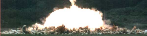 ▲ 14일 군이 공개한 '현무-3C' 순항 미사일이 목표물을 맞춘 모습. 한반도 전역이 사정권이다.