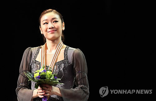 ▲ 우승에 대한 기쁨을 만끽하며 애국가를 듣고 있는 김연아 선수.ⓒ연합뉴스