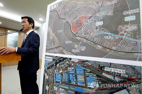 ▲ 이제원 서울시 도시계획국장이 지난 18일 오전 서울시청 브리핑룸에서 가진 긴급 브리핑에서 용산국제업무지구 비상대책반 가동 등 용산사업 정상화 방안에 대한 서울시의 대책을 발표하고 있다. ⓒ 연합뉴스