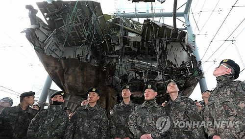 ▲ 천안함 피격 3년을 앞두고 안보교육을 위해 경기도 평택 해군2함대사령부를 찾은 육군 51사단 장병들.ⓒ연합뉴스