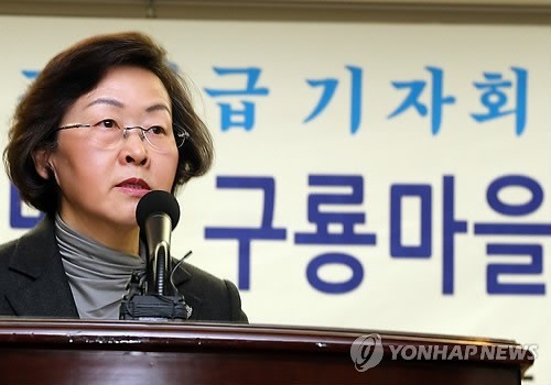 ▲ 신연희 강남구청장이 20일 서울 중구 프레스센터에서 기자회견을 열고 서울시의 구룡마을 민영방식 개발에 반대한다고 밝히고 있다. ⓒ 연합뉴스