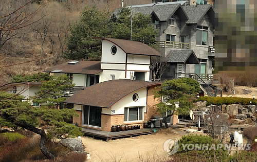 ▲ 사회지도층 인사들에게 성 접대를 했다는 의혹이 제기된 강원도 원중의 별장. ⓒ 연합뉴스