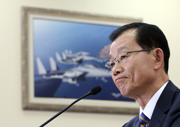 ▲ 김병관 임명 보류. 김병관 국방장관 내정자가 8일 오전 국회에서 열린 국방위원회의 인사청문회에서 위원들의 질의를 듣고 있다. ⓒ연합뉴스