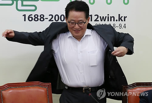 ▲ 민주통합당 박지원 의원과 박기춘 의원이 원내대책회의에서 조용히 대화를 나누는 모습. ⓒ연합뉴스