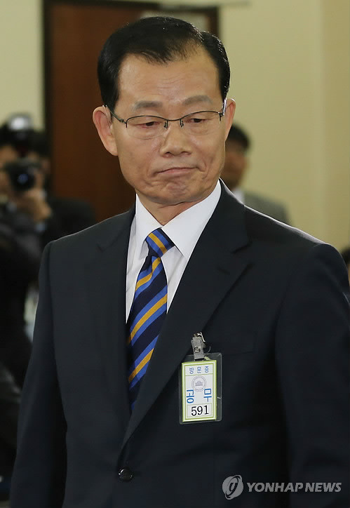 지난 22일 자진사퇴한 김병관 국방장관 후보. 그의 사퇴 뒤에는 많은 뜻이 숨어 있다. [사진: 연합뉴스]