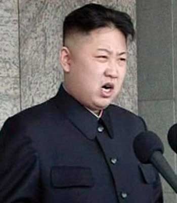▲ 평양에서 열린 행사에서 연설하는 김정은. 꼭 "쌀 좀 달라"고 외치는 것 같다.