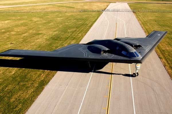 ▲ B-2 스텔스 폭격기. 최대 1만1,000km를 비행할 수 있다.