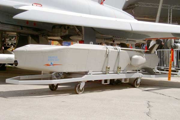 ▲ 군과 방사청이 200여 발을 구매하기로 한 타우러스 미사일. 독일과 스웨덴이 공동개발했다.