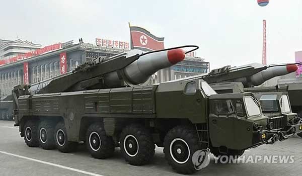 ▲ 북한의 군사퍼레이드에 나타난 '무수단 미사일'. 트럭은 중국제다.