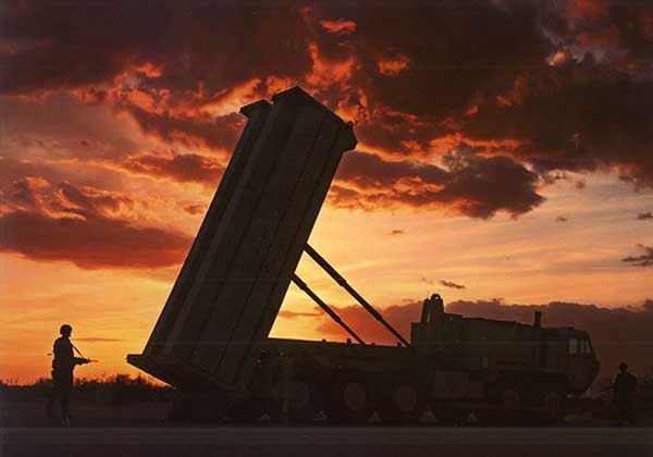 ▲ THAAD 미사일의 분해도. THAAD 미사일은 고고도에서 탄도탄을 요격하기 위해 마하 8이 넘는 속도를 갖고 있다.