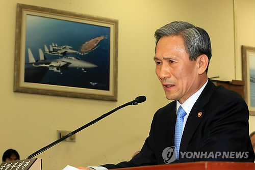 ▲ 김관진 국방장관이 4일 국회 국방위원회 전체회의에 출석해 "북한이 도발하면 즉각적이고 강력한 응징을 하겠다"고 말하고 있다. ⓒ연합뉴스