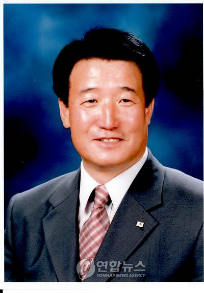 ▲ 이외수에게 아방궁을 제공한 정갑철 화천군수. ⓒ연합뉴스